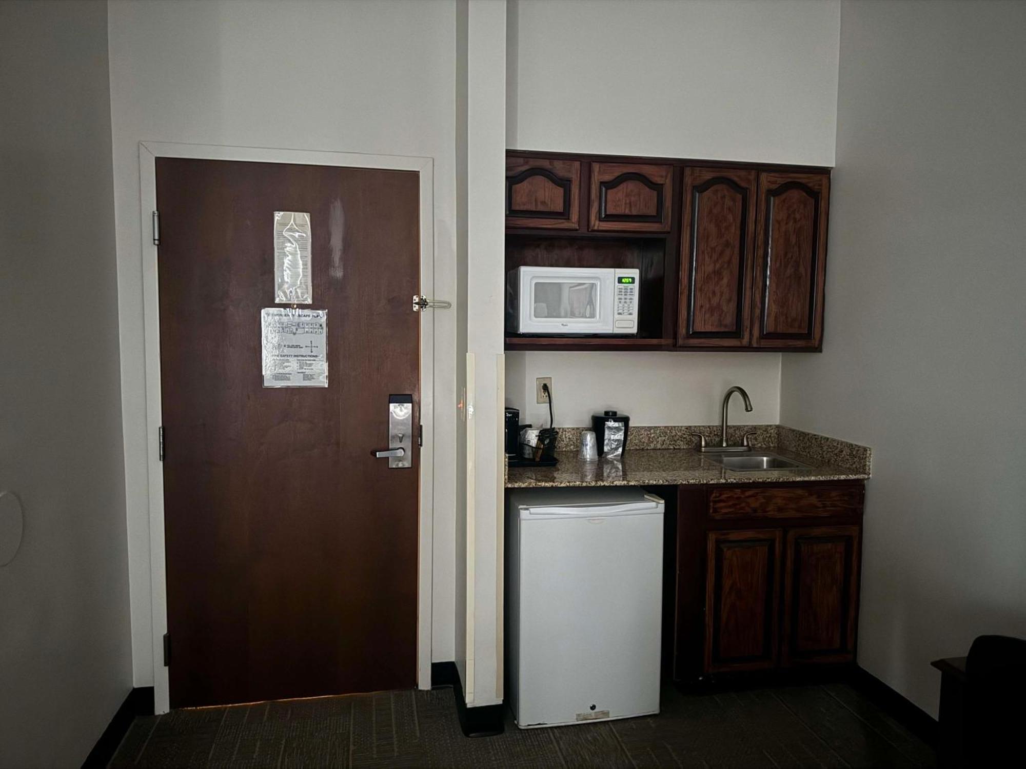 Best Western Plus Hannaford Inn & Suites Kenwood Luaran gambar